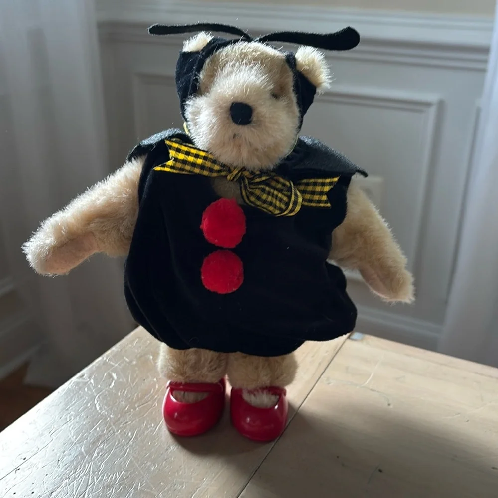 Muffy Vanderbear and Hoppy Vanderhare Collection - Picture 3 of 15